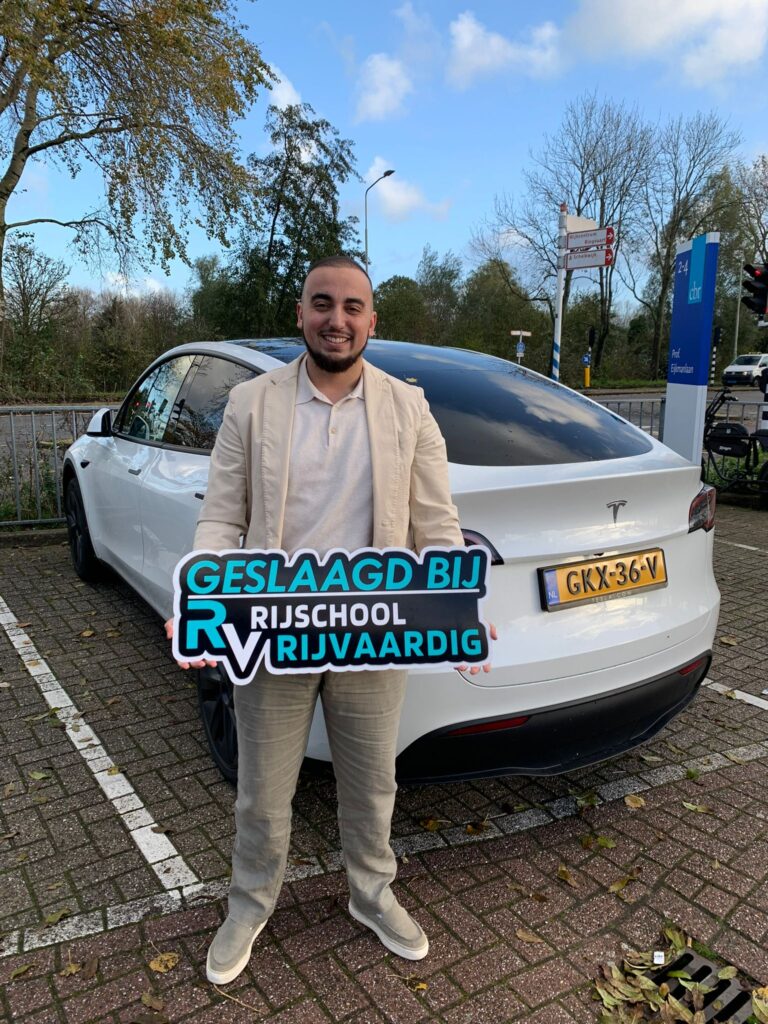 Succesvolle-Studenten-Rijschool-Rijvaardig