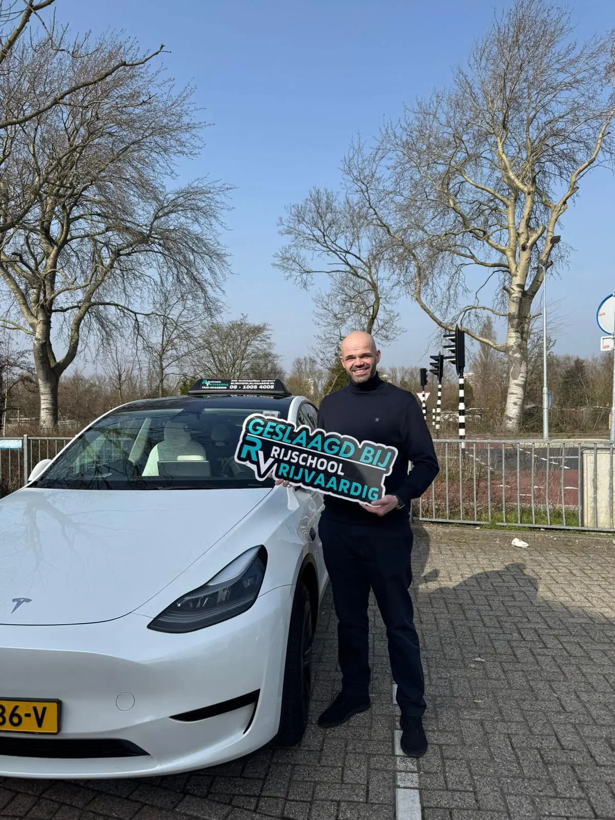 Leerling geslaagd voor het taxi praktijkexamen bij het CBR