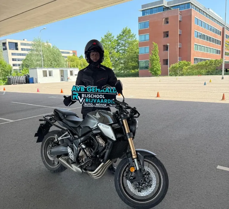 Motorrijbewijs gehaald bij motorrijschool Rijvaardig in Haarlem